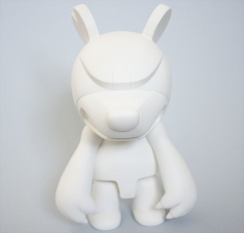 DIY White Knuckle Bear Qee Prototype figure by Touma, produced by Toy2R. Front view.