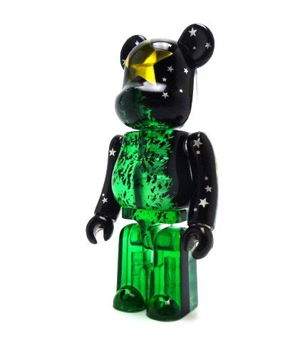 Christmas 2011 Be@rbrick 100% figure, produced by Medicom Toy. Side view.