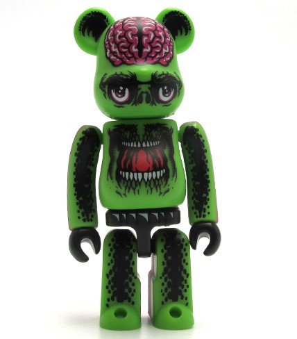 ZacPac Be@rbrick 100% figure by Maxx242, produced by Medicom Toy. Front view.