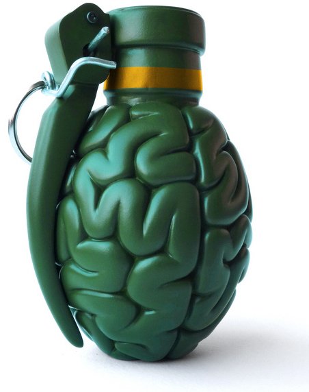 Brainade figure by Emilio Garcia, produced by Lapolab. Front view.