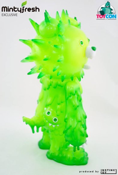 INC Dropleaf, ToyCon UK Mintyfresh Exclusive figure by Hiroto Ohkubo, produced by Instinctoy. Side view.