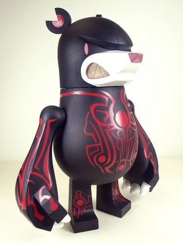 18 Red Crest Knuckle Bear - Diamond Previews Exclusive figure by Touma, produced by Play Imaginative. Side view.