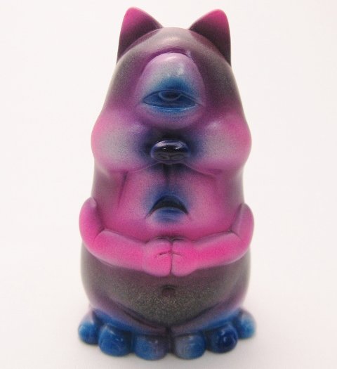 Fortune Cat - Fragments of the Atom Sword figure by Atom A. Amaresura, produced by Realxhead. Front view.