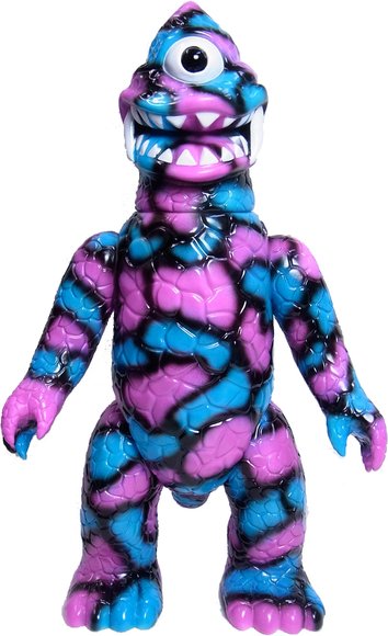 Gargamel x MISHKA Camo Zag figure by Kiyoka Ikeda, produced by Gargamel. Front view.