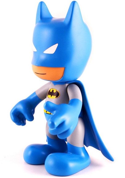 8 Batman - Regular figure by Dc Comics, produced by Artoyz Originals. Side view.