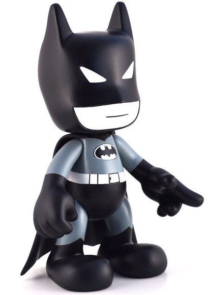 8 Batman - Retro figure by Dc Comics, produced by Artoyz Originals. Side view.