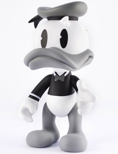 8 Donald Duck - Retro figure by Disney, produced by Artoyz Originals. Front view.