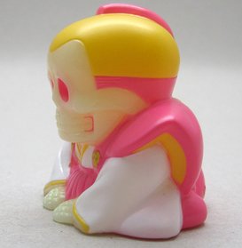 Honesuke (リアルヘッド 骨助) - GID/Pink figure by Realxhead X Skull Toys, produced by Realxhead. Side view.