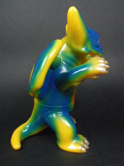 Crouching Deathra figure by Gargamel, produced by Gargamel. Side view.