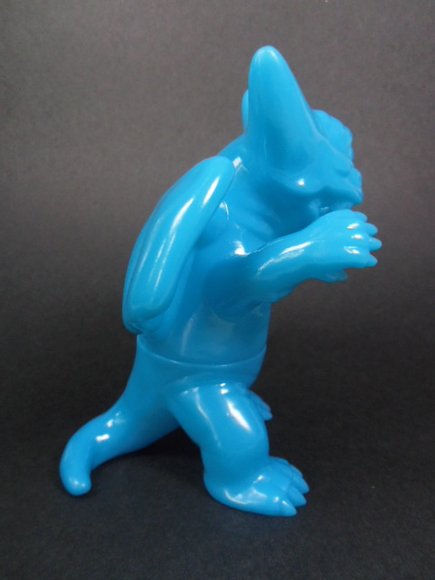 Crouching Deathra - Unpainted Rakugaki Blue figure by Gargamel, produced by Gargamel. Side view.