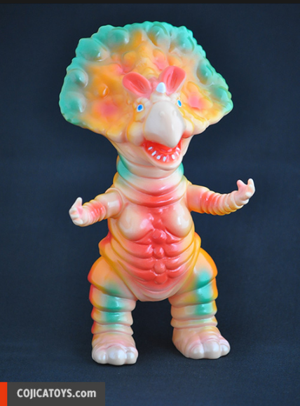 Monoclon – Flesh Painted figure by Hiramoto Kaiju, produced by Cojica Toys. Front view.