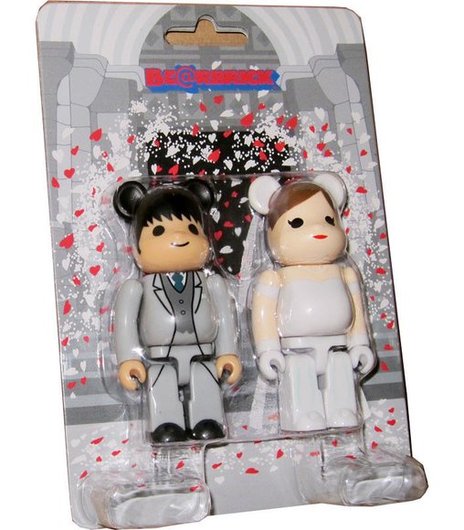 Bride Be@rbrick 100% (3. Ver) figure, produced by Medicom Toy. Packaging.