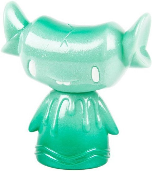 Fenton - Pearl Green figure by Brian Flynn, produced by Super7. Front view.