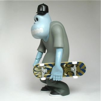 Bone - Skateboard Zombie figure by Tsuchiya Shobu, produced by Plasticapt Creations. Side view.