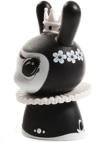 Mayari Black Dunny - Retailer figure by Otto Bjornik, produced by Kidrobot. Side view.