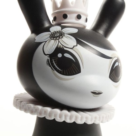 Mayari Black Dunny - Retailer figure by Otto Bjornik, produced by Kidrobot. Detail view.