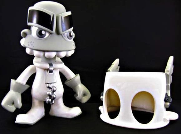 Mork - Morksta  figure by Jeremy Madl (Mad), produced by Pobber. Front view.