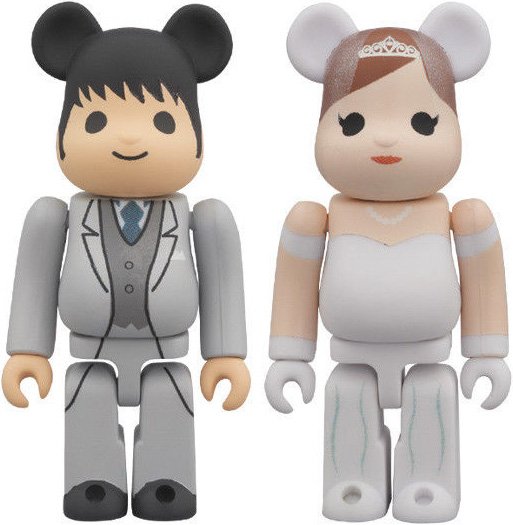 Bride Be@rbrick 100% (3. Ver) figure, produced by Medicom Toy. Front view.