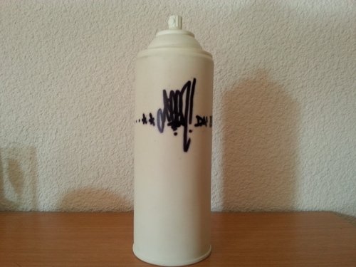 Spray Paint - Seen figure by Seen, produced by Medicom. Front view.