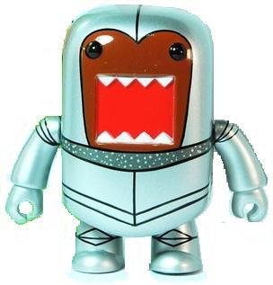 Knight Domo Qee figure by Dark Horse Comics, produced by Toy2R. Front view.