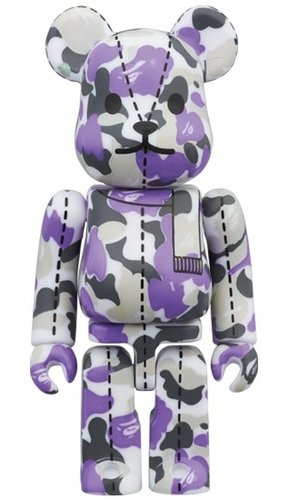 A BATHING APE 28TH ANNIVERSARY BAPE CAMO #1 BE@RBRICK 100% figure, produced by Medicom Toy. Front view.