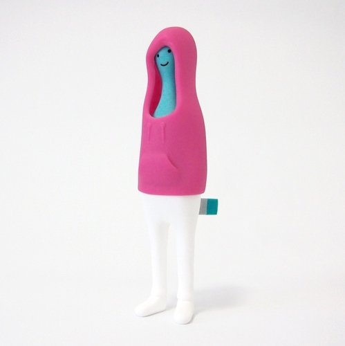 Addi (hoodie) figure by Yuta Osugi, produced by Meme9. Front view.