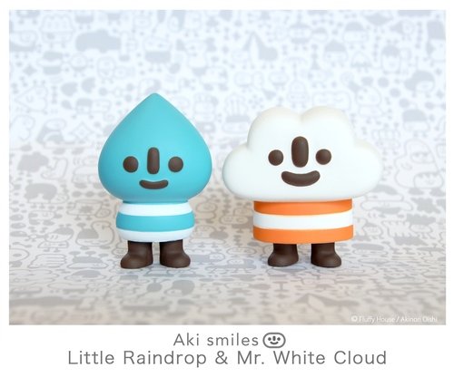 Aki smiles Little Raindrop & Mr. White Cloud figure by Akinori Oishi X Fluffy House, produced by Fluffy House. Front view.