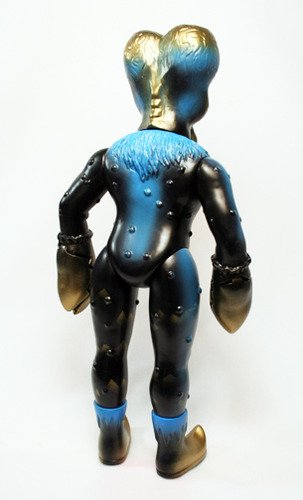 Alien Xam - Gold/ Blue figure by Mark Nagata, produced by Max Toy Co.. Back view.