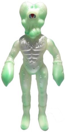 Alien Xam figure by Mark Nagata, produced by Max Toy Co.. Front view.