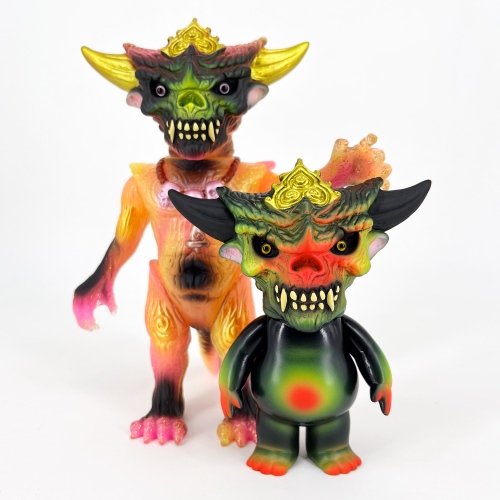 APALALA (INYO) figure by Toby Dutkiewicz, produced by Devils Head Productions. Front view.