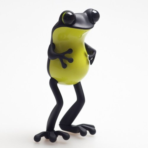 Apo Frog - Lime Black figure by Twelvedot, produced by Twelvedot. Front view.