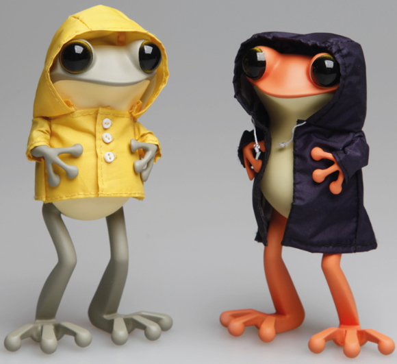Apo Frog (Yellow Raincoat Ver.) figure by Twelvedot, produced by Twelvedot. Front view.