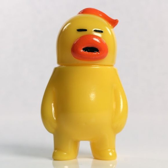 Are figure by Hariken, produced by Mad Panda Factory. Front view.