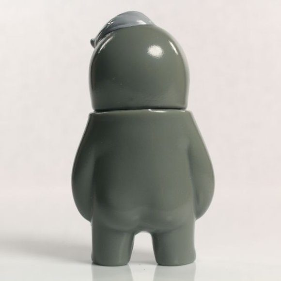 Are figure by Hariken, produced by Mad Panda Factory. Back view.