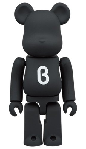b8ta BE@RBRICK 100% figure, produced by Medicom Toy. Front view.