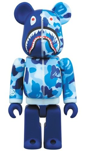 BAPE(R) CAMO SHARK BE@RBRICK figure, produced by Medicom Toy. Front view.