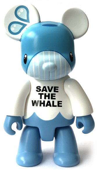 Bear-Whale figure by Phil Corbett, produced by Toy2R. Front view.