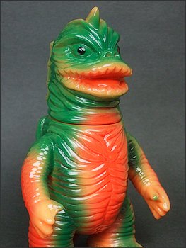 Beralgon (ミニベラルゴン) - Orange w/ Green Spray figure by Gargamel, produced by Gargamel. Detail view.