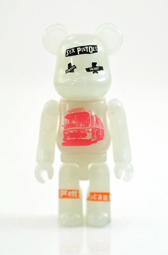 BE@RBRICK 29 - ARTIST (Sex Pistols) figure, produced by Medicom Toy. Front view.