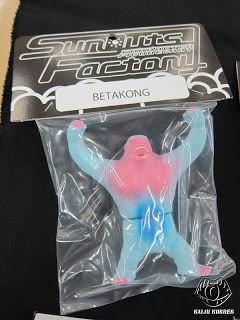 Betakong  figure by Sunguts, produced by Sunguts. Packaging.