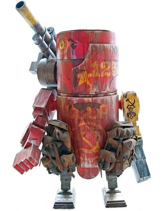 Big Red figure by Ashley Wood, produced by Threea. Front view.