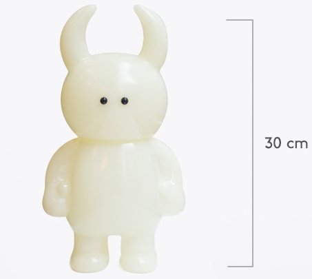 Big Uamou - GID figure by Ayako Takagi, produced by Uamou X Unbox Industries. Front view.