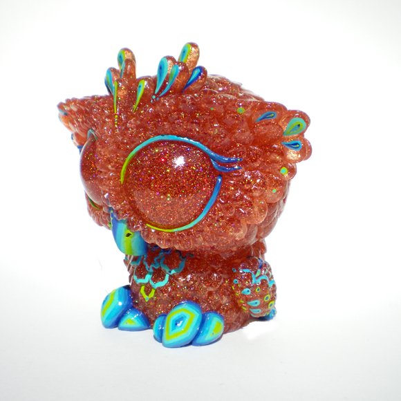 Biggy Owl - Topaz Glitter figure by Kathleen Voigt. Side view.