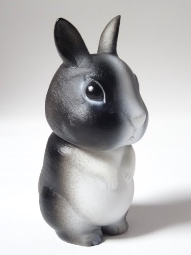 Black and White Usagi Bunny figure by Grody Shogun, produced by Siccaluna Koubo. Front view.