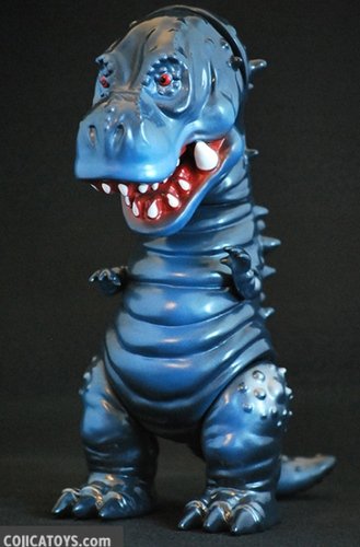 Black Tyranbo figure by Hiramoto Kaiju, produced by Cojica Toys. Front view.