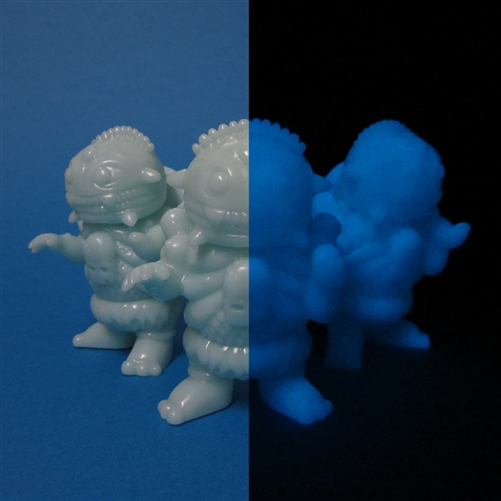 Blue GID Cheestryoer figure by Bad Teeth Comics X Double Haunt, produced by Unbox Industries. Detail view.