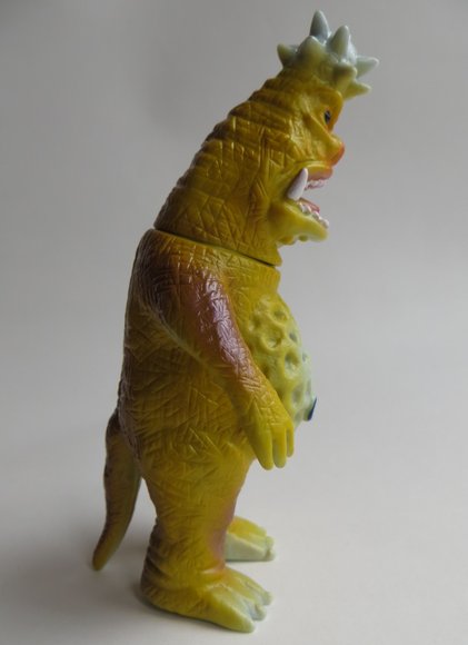 BonBon figure by Zollmen, produced by Zollmen. Side view.