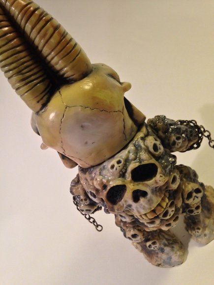 Bone Usir DX figure by Splurrt X Mvh. Back view.