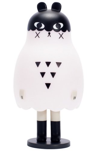 Boo Bear figure by Andrea Kang, produced by Mighty Jaxx. Front view.
