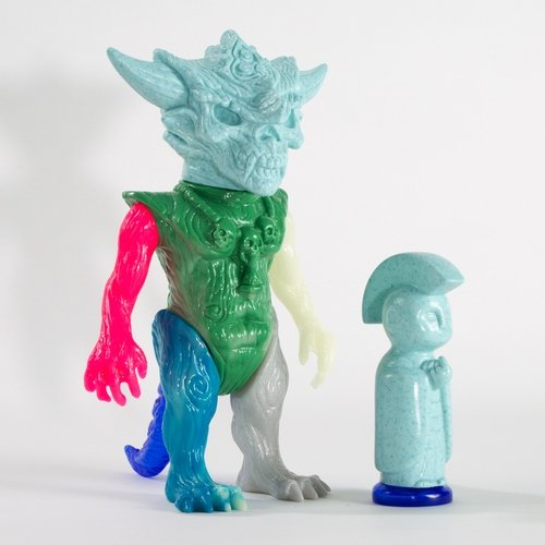 BREAKIN HEARTS WITH MIXED PARTS APALALA figure by Toby Dutkiewicz, produced by Devils Head Productions. Side view.
